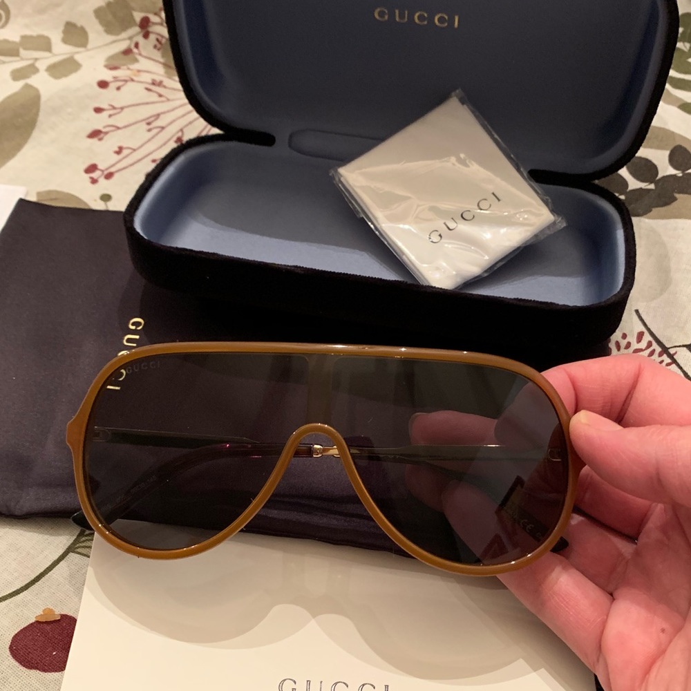 โ๏ธSOLDโ๏ธAuthentic Gucci Shield 99 Acetate/Metal - Picture 2 of 7